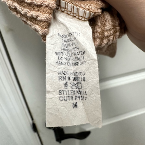 All Saints Ribbed Knit Crop Tank Top Taupe Brown V Neck Size M Minimalist Cozy - Picture 5 of 5